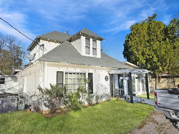 241 W Ross Avenue, De Leon, TX 76444