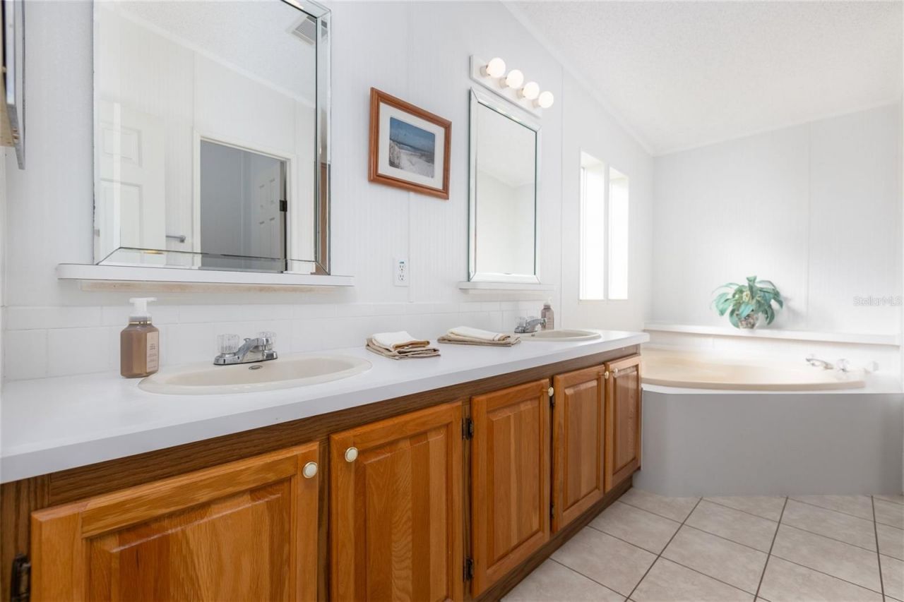 606 Mooring Lane, Edgewater, FL 32141 Photo