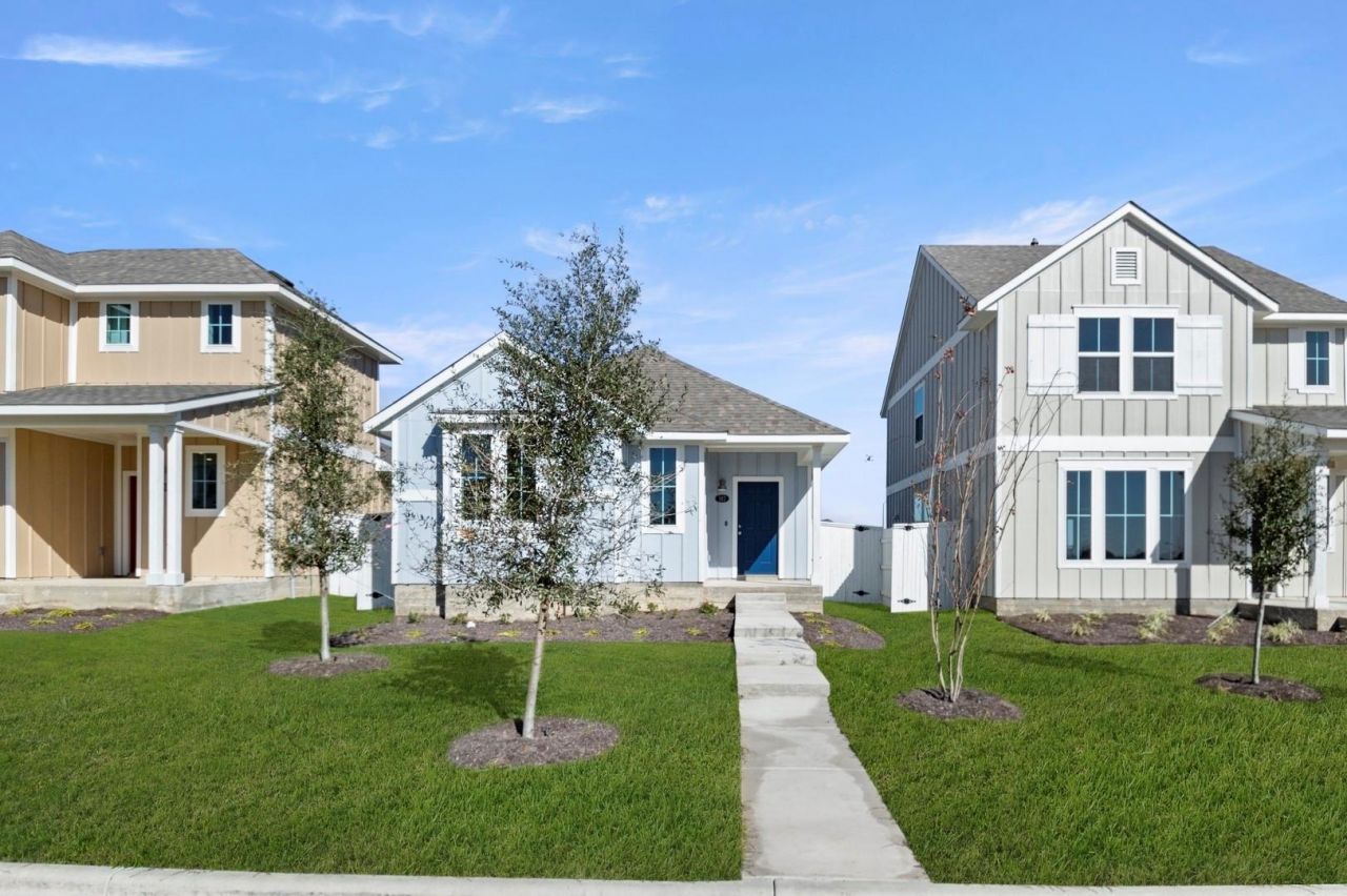 167 Daylily Dr, Elgin, TX 78621 Main Photo