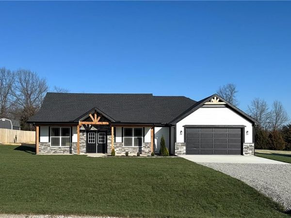 327 NE 51 Road, Warrensburg, MO 64093