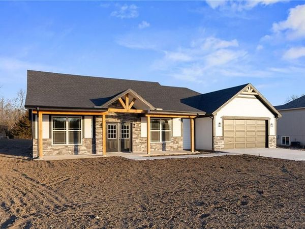 327 NE 51 Road, Warrensburg, MO 64093