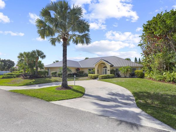 1345 Spanish Lace Lane, Vero Beach, FL 32963
