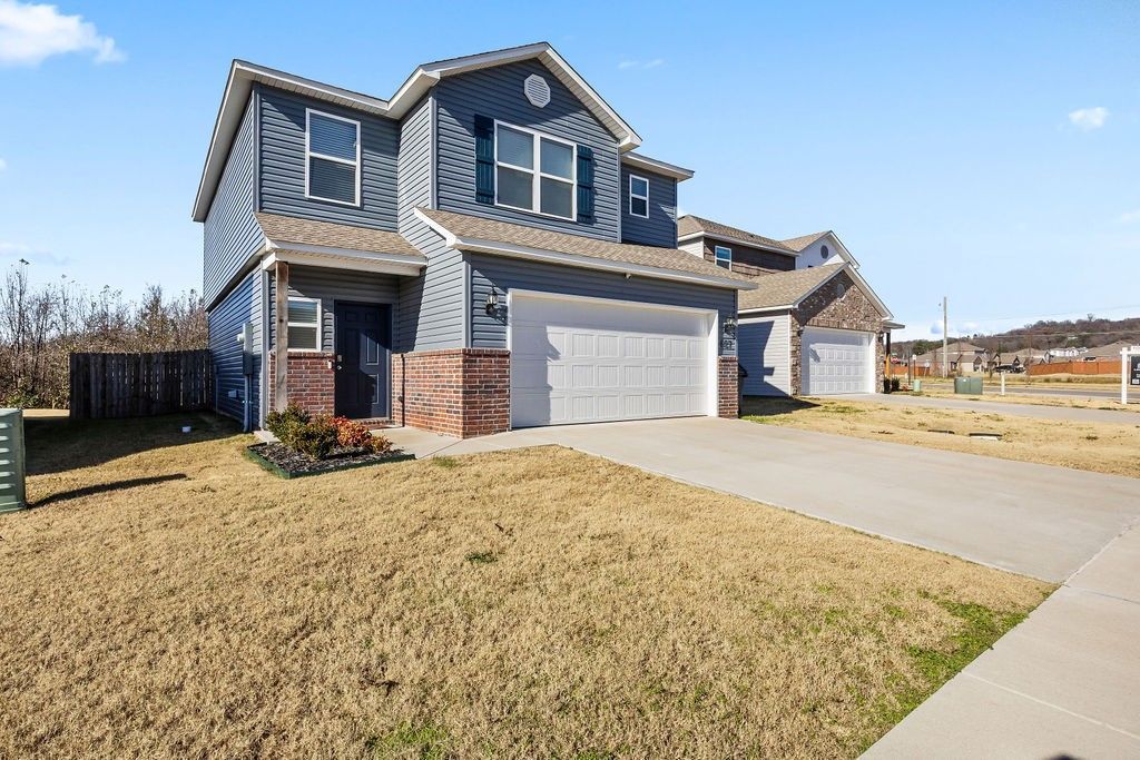 827 E Sparrow Circle, Fayetteville, AR 72701 Main Photo