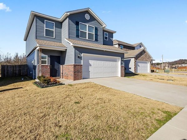 827 E Sparrow Circle, Fayetteville, AR 72701