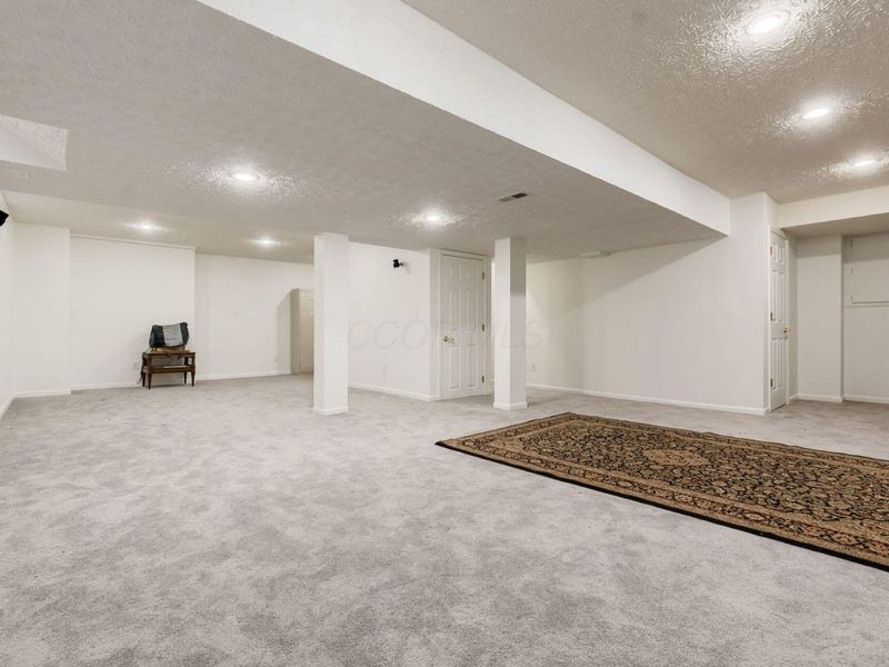 8133 Worthington Crsg Drive, Westerville, OH 43081 Photo 31