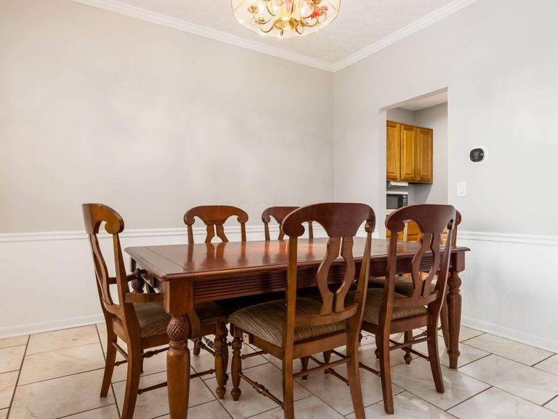 8133 Worthington Crsg Drive, Westerville, OH 43081 Photo 9