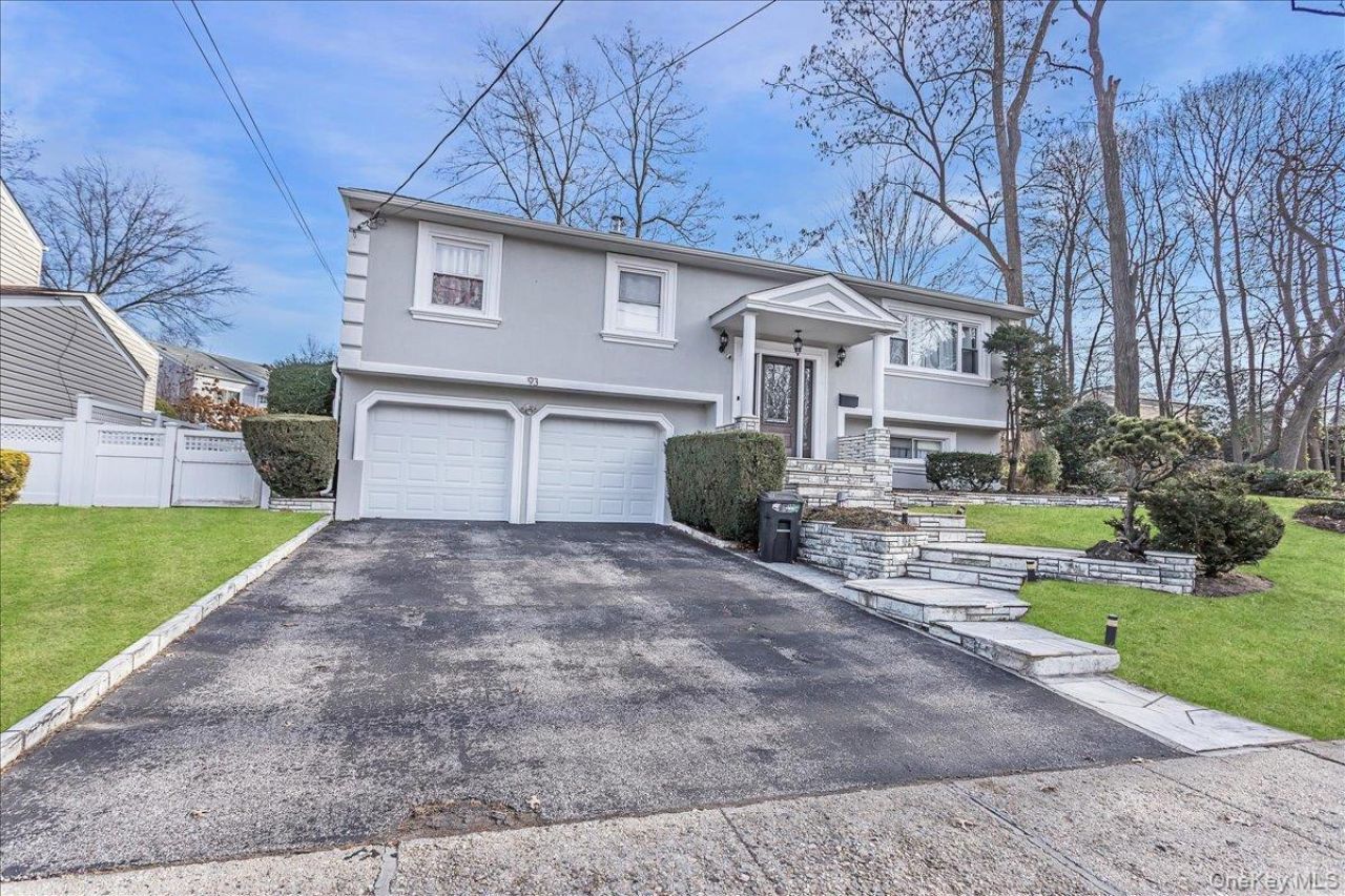 93 Searingtown Road, Albertson, NY 11507 Main Photo