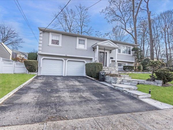 93 Searingtown Road, Albertson, NY 11507