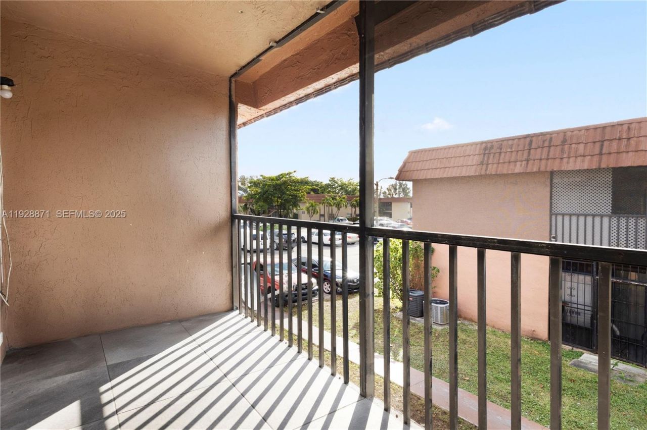 6580 W 27th Ct, Unit 58-21, Hialeah, FL 33016 Photo