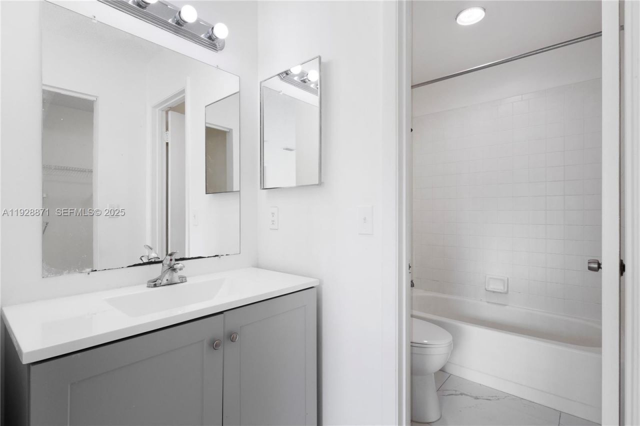 6580 W 27th Ct, Unit 58-21, Hialeah, FL 33016 Photo