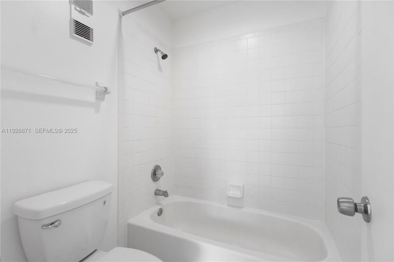 6580 W 27th Ct, Unit 58-21, Hialeah, FL 33016 Photo