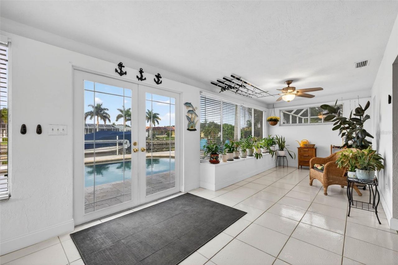 1963 Tanglewood Drive Ne, Saint Petersburg, FL 33702 Photo