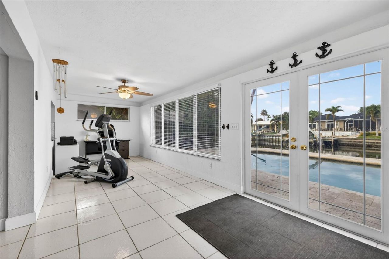 1963 Tanglewood Drive Ne, Saint Petersburg, FL 33702 Photo