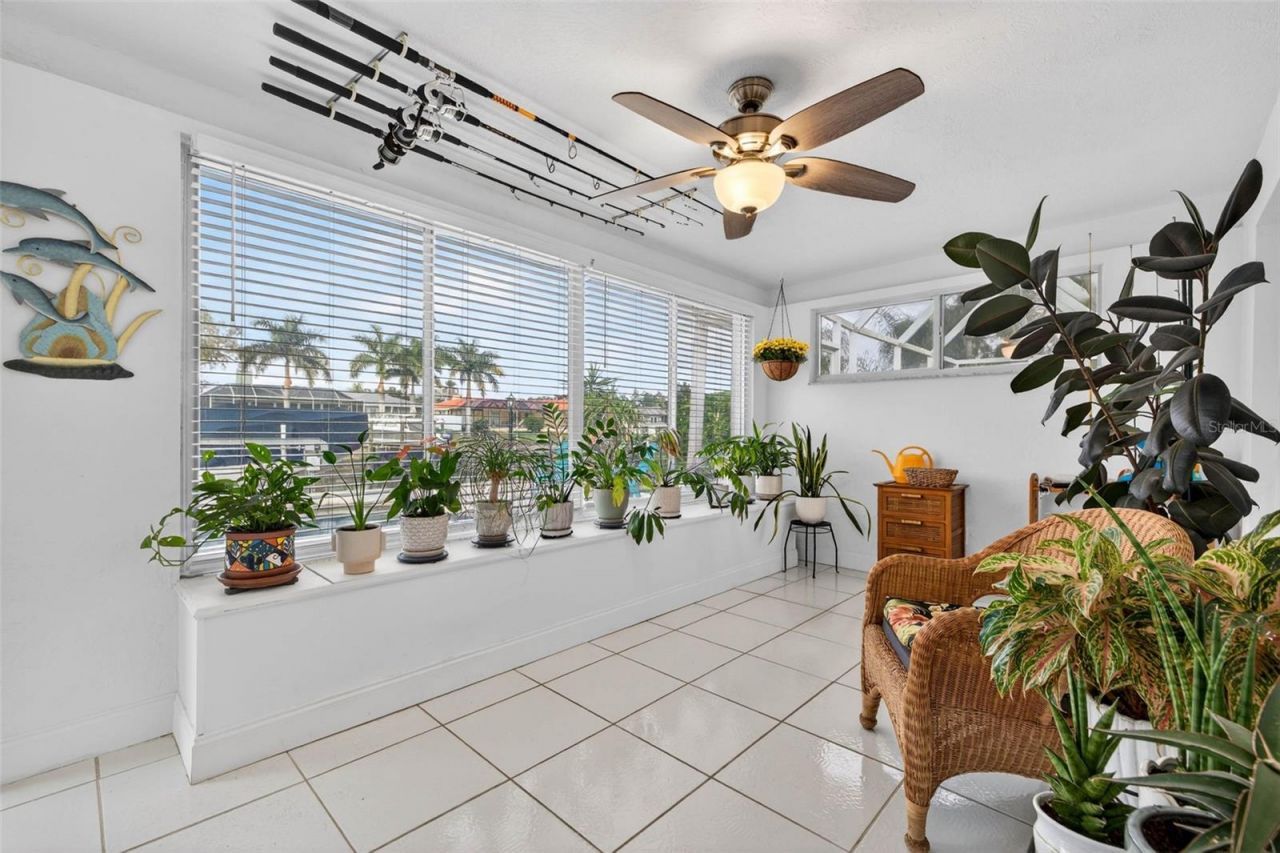 1963 Tanglewood Drive Ne, Saint Petersburg, FL 33702 Photo