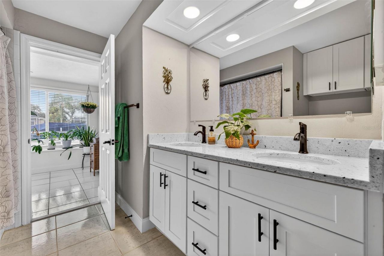 1963 Tanglewood Drive Ne, Saint Petersburg, FL 33702 Photo