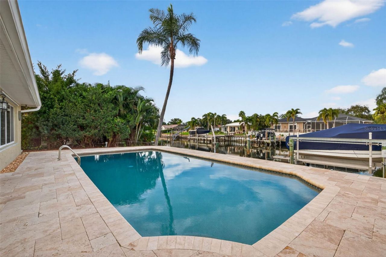 1963 Tanglewood Drive Ne, Saint Petersburg, FL 33702 Photo