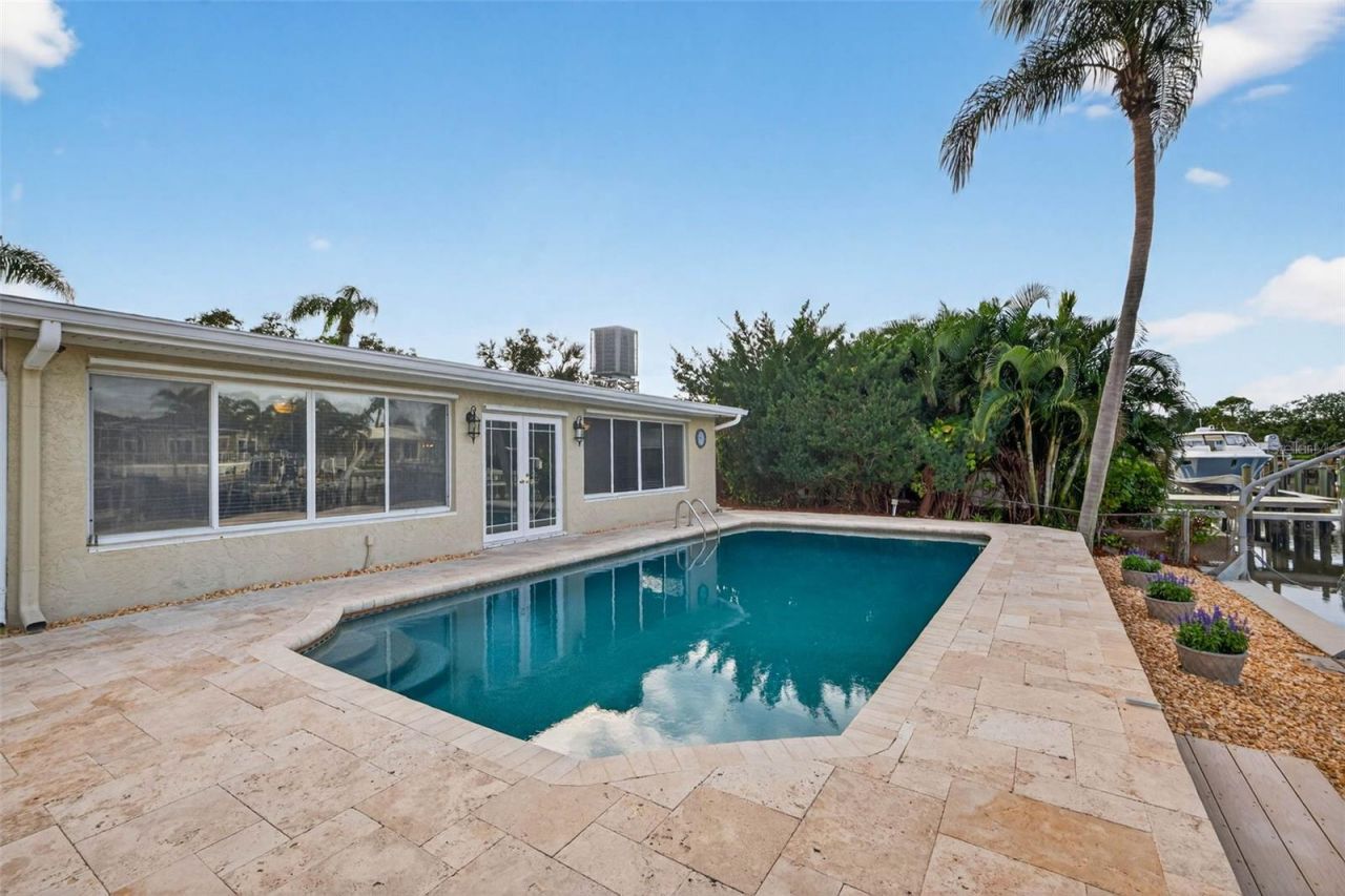 1963 Tanglewood Drive Ne, Saint Petersburg, FL 33702 Photo