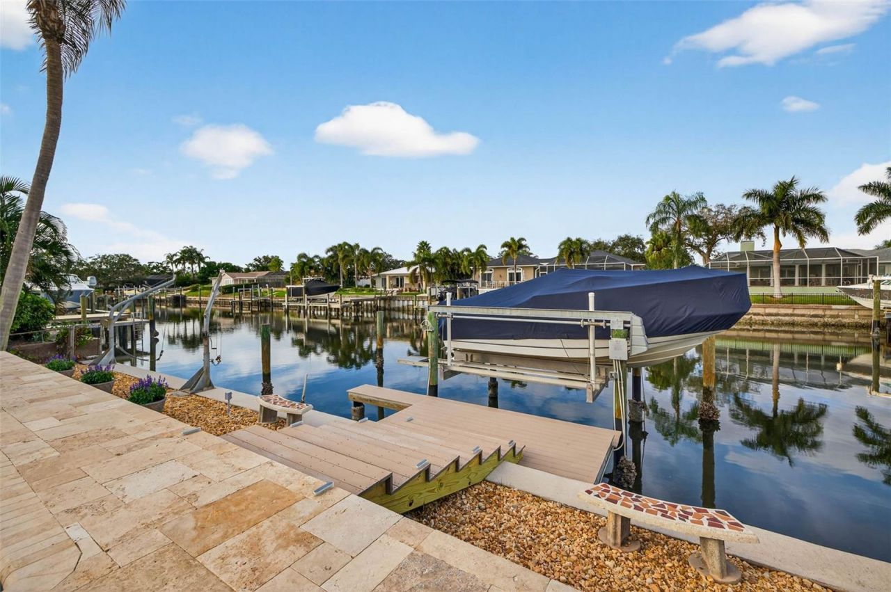 1963 Tanglewood Drive Ne, Saint Petersburg, FL 33702 Photo