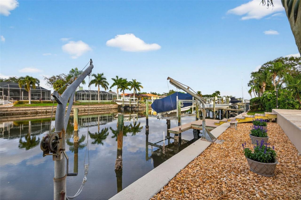 1963 Tanglewood Drive Ne, Saint Petersburg, FL 33702 Photo