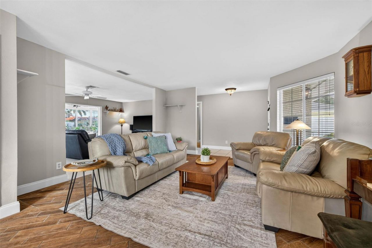 1963 Tanglewood Drive Ne, Saint Petersburg, FL 33702 Photo