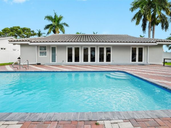 21100 Highland Lakes Boulevard, Miami, FL 33179