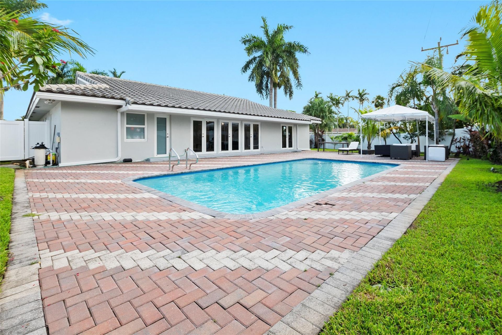 21100 Highland Lakes Boulevard, Miami, FL 33179 Photo