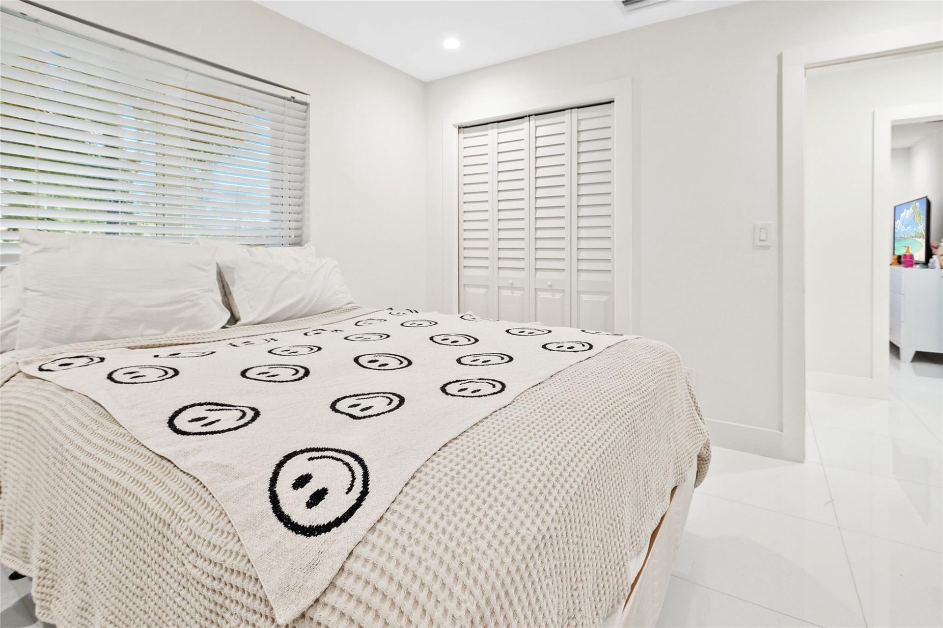 21100 Highland Lakes Boulevard, Miami, FL 33179 Photo