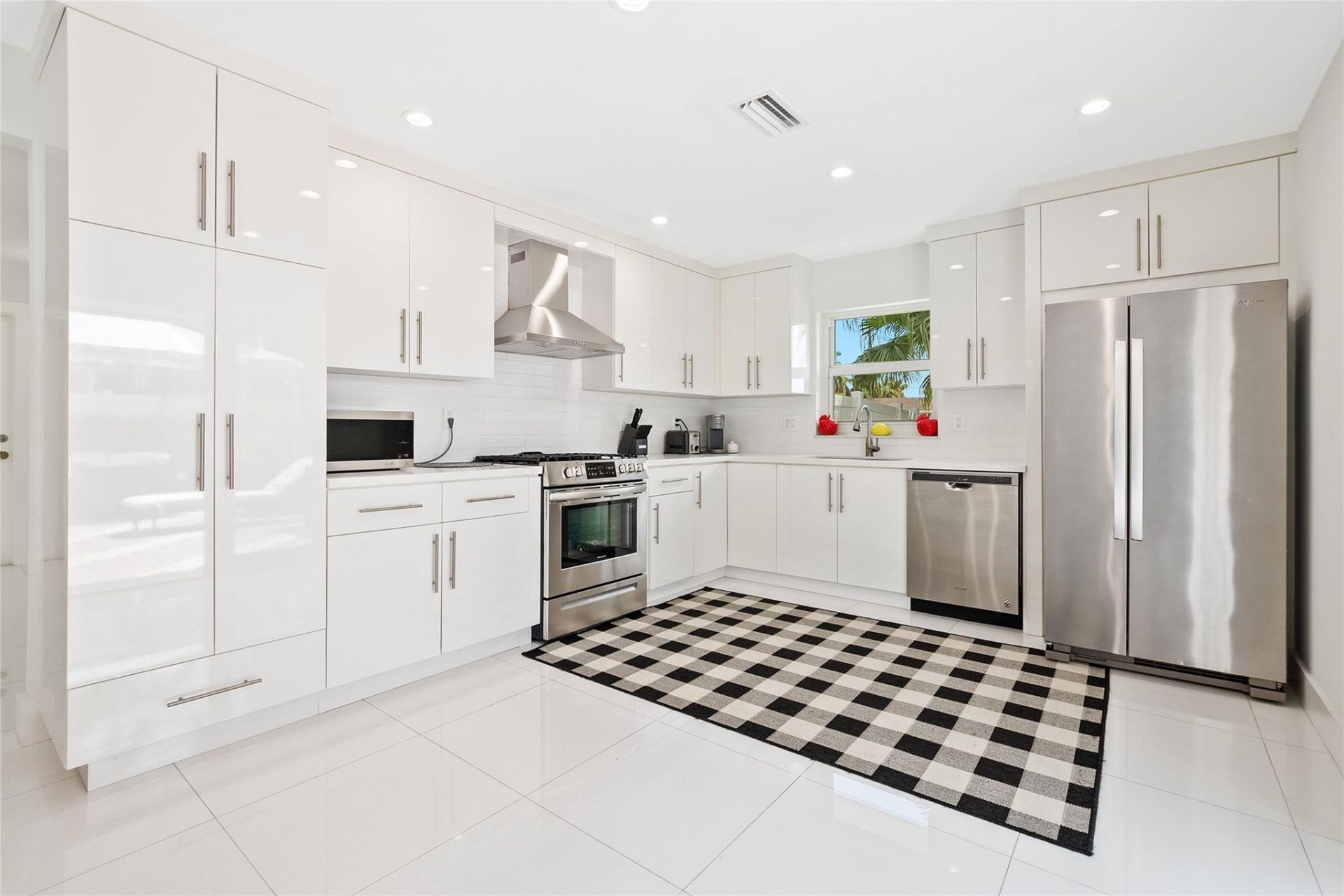 21100 Highland Lakes Boulevard, Miami, FL 33179 Photo