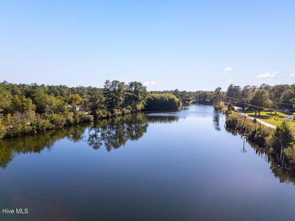 33 Pender Lake Road, Currie, NC 28435