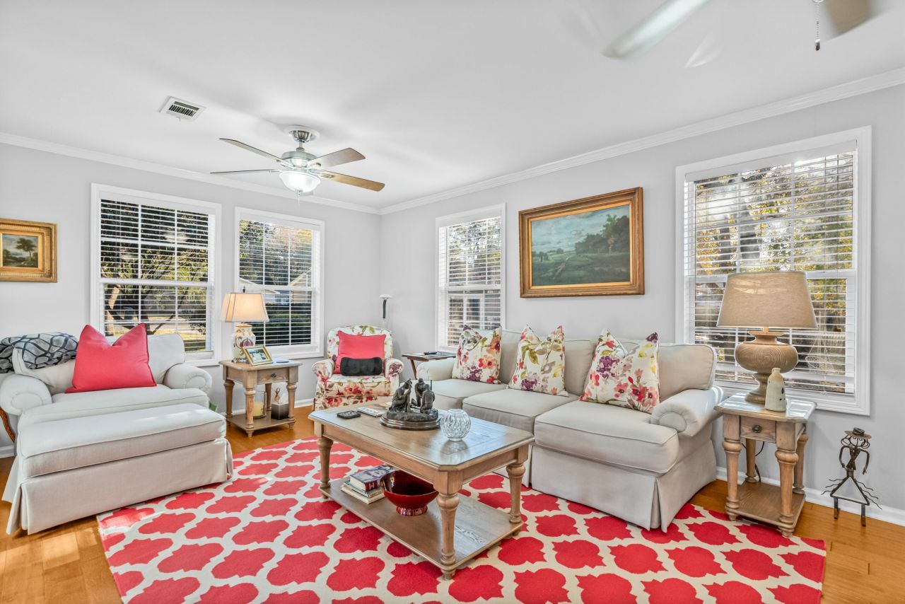 1522 N Avalon Circle Photo 8