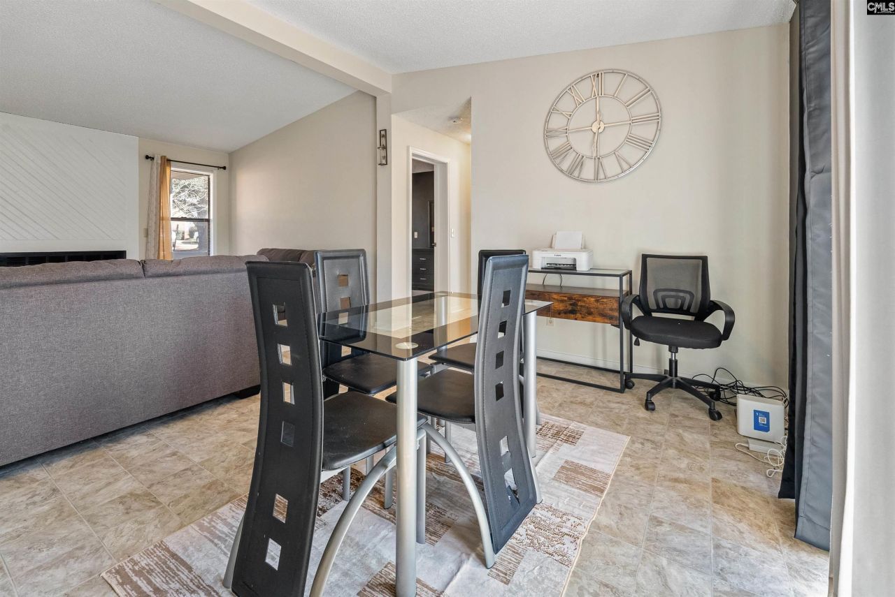 37 Canterbury Ct Photo 7