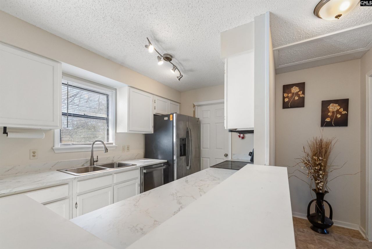 37 Canterbury Ct Photo 9