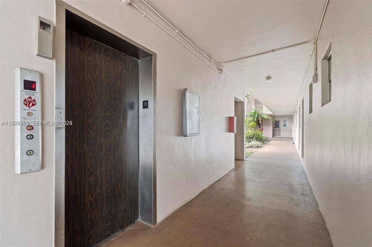 8161 SW 24th Ct, Unit 404, Davie, FL 33324 Photo