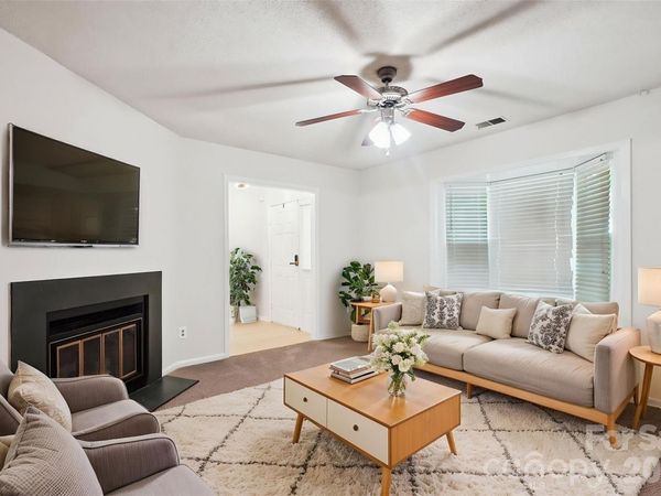 8322 Summerglen Circle, Charlotte, NC 28227