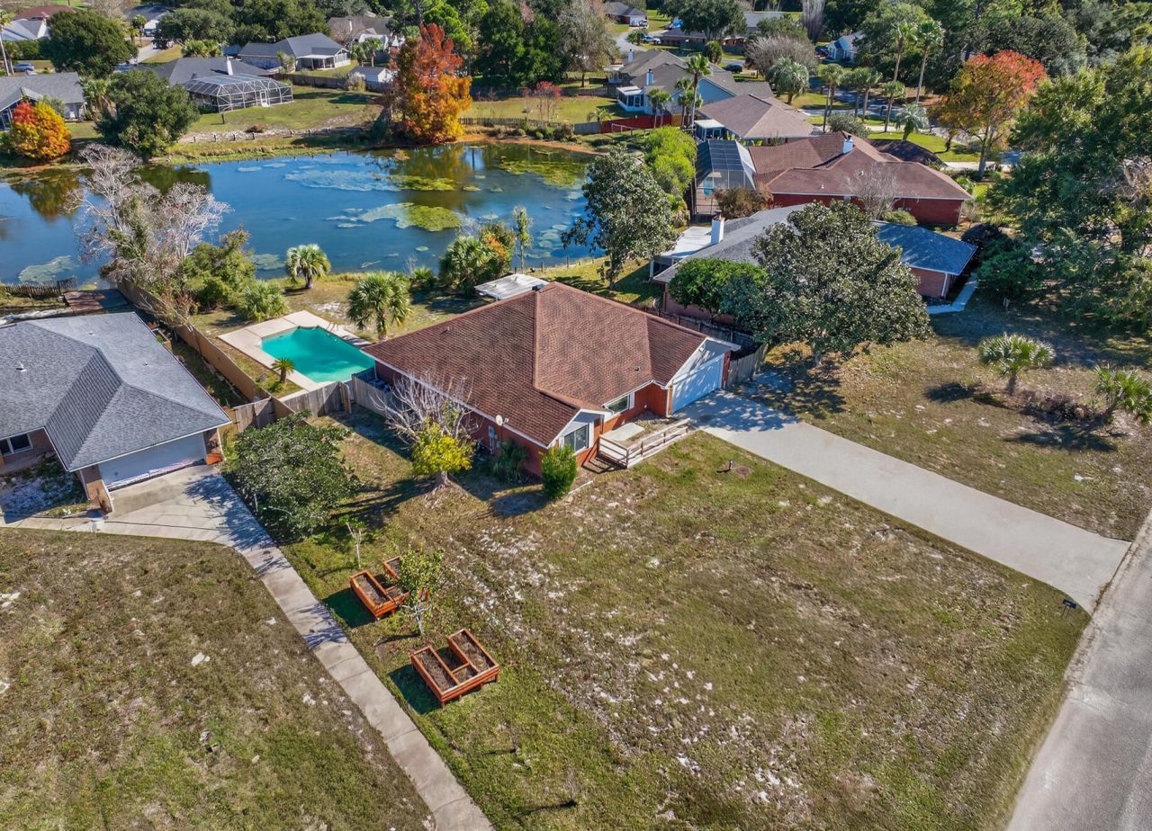 2989 Via Conquistadores, Navarre, FL 32566 Main Photo