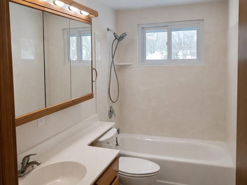 340 E Dublin Granville Road, Worthington, OH 43085 Photo 9