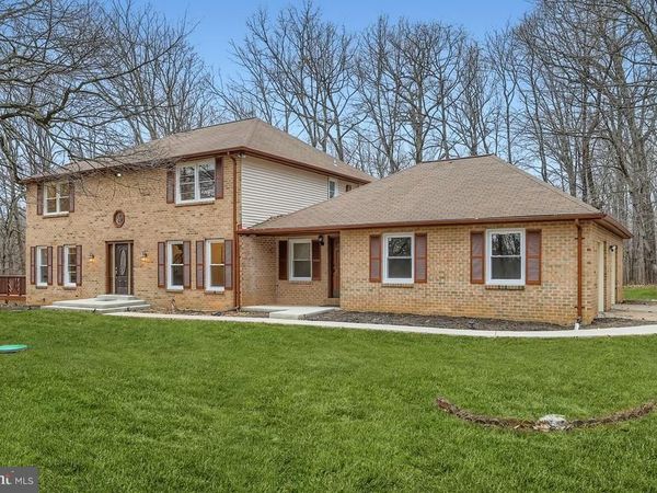 2 HOUNDSTOOTH COURT, OWINGS MILLS, MD 21117