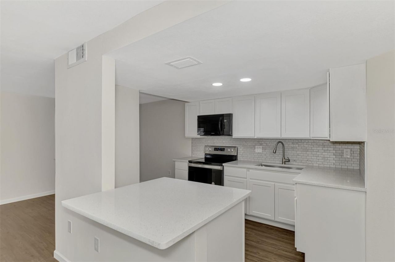 5026 Water Oak Drive, Unit 102, Bradenton, FL 34207 Photo