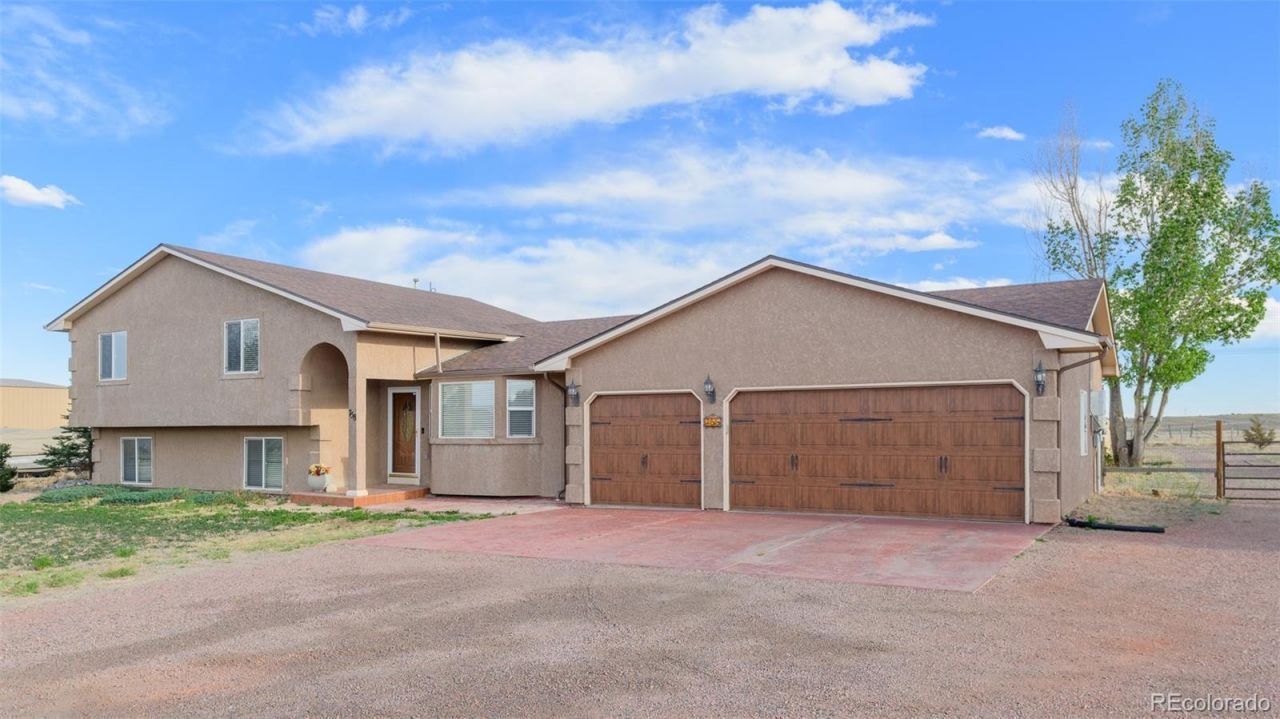 758 E Woodleaf Drive, Pueblo, CO 81007 Main Photo