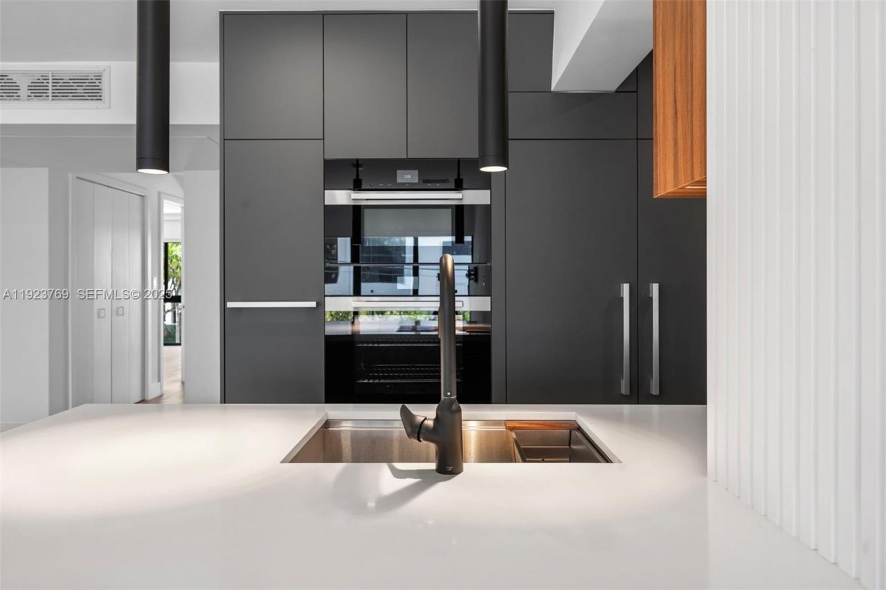 200 Sunrise Dr, Unit 200C, Key Biscayne, FL 33149 Photo