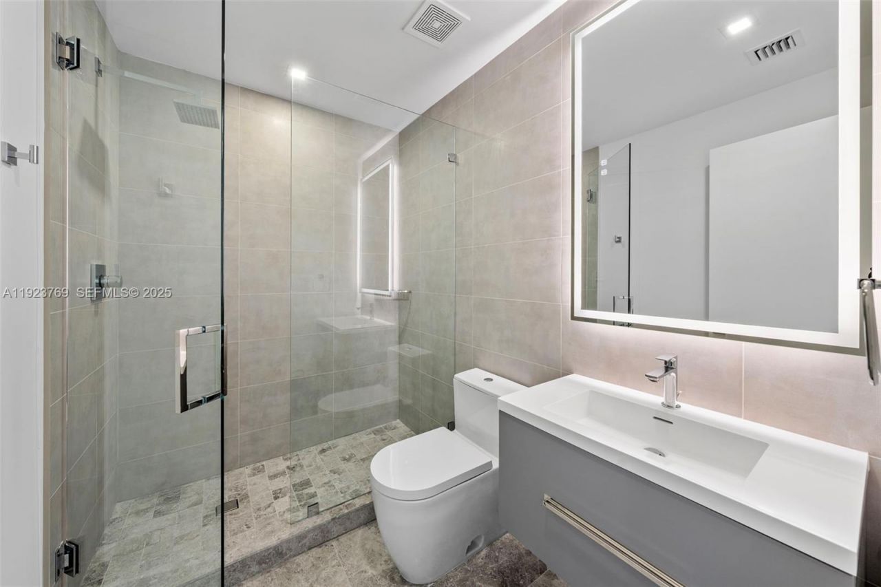 200 Sunrise Dr, Unit 200C, Key Biscayne, FL 33149 Photo