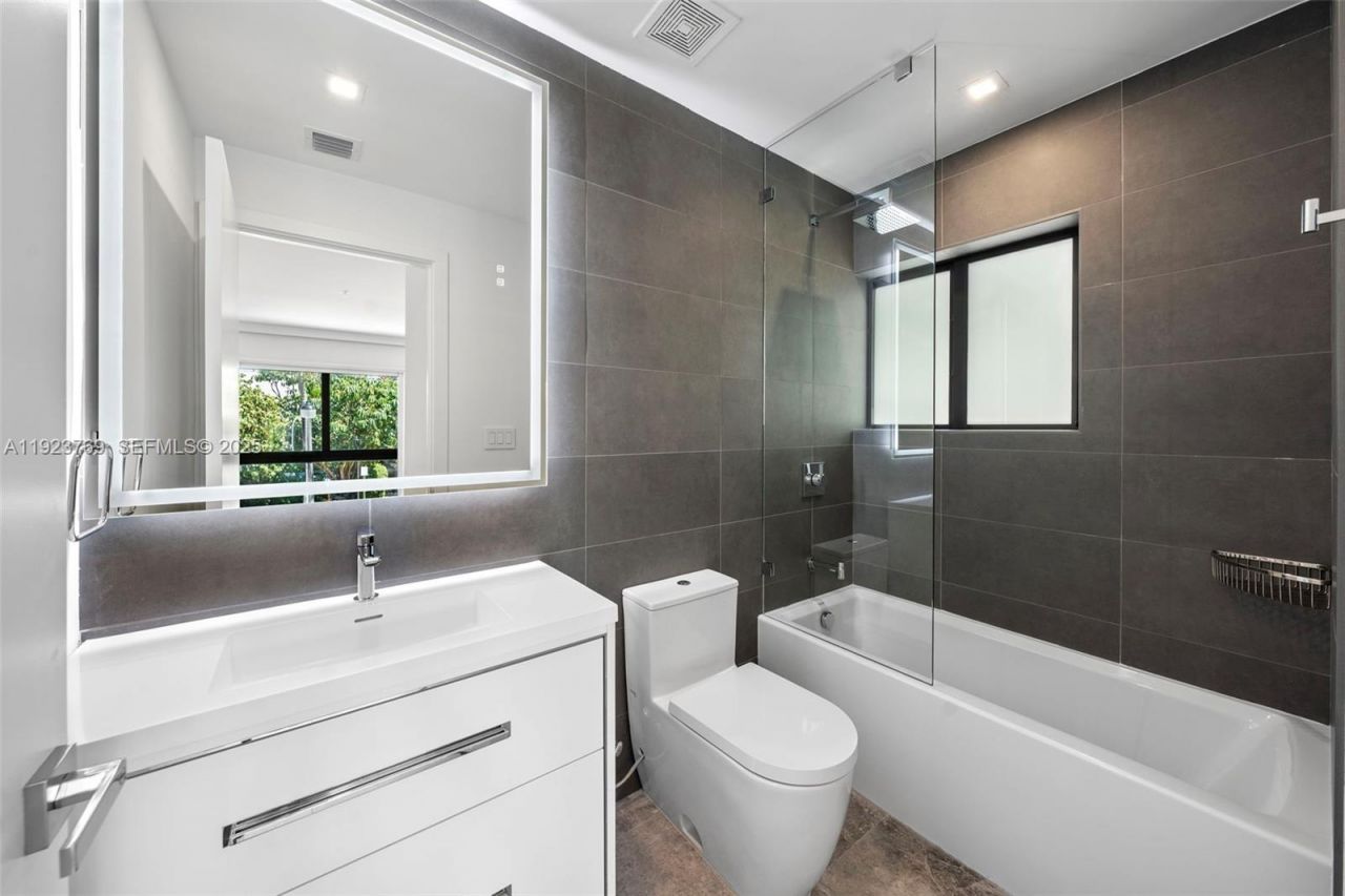 200 Sunrise Dr, Unit 200C, Key Biscayne, FL 33149 Photo