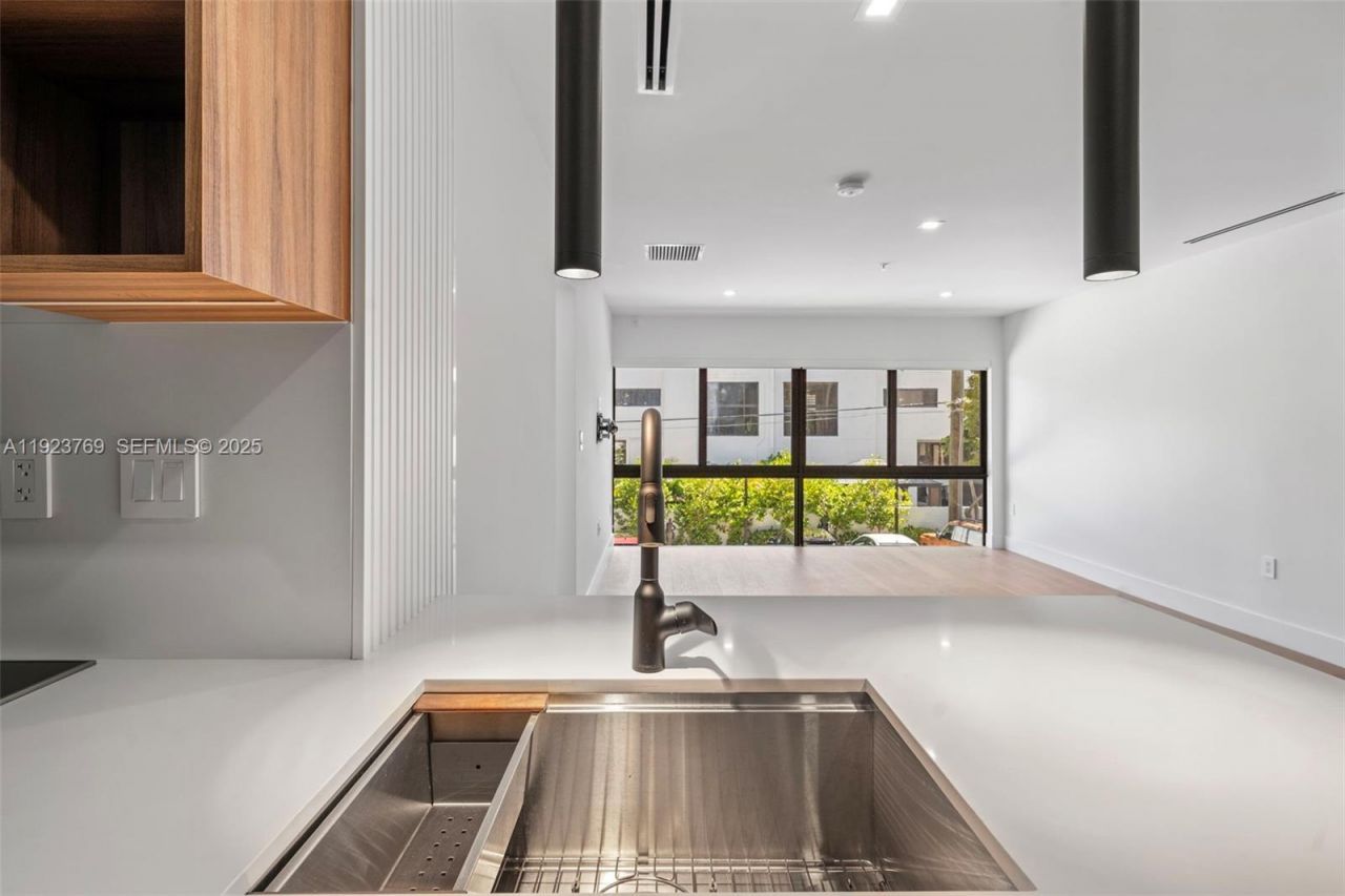 200 Sunrise Dr, Unit 200C, Key Biscayne, FL 33149 Photo