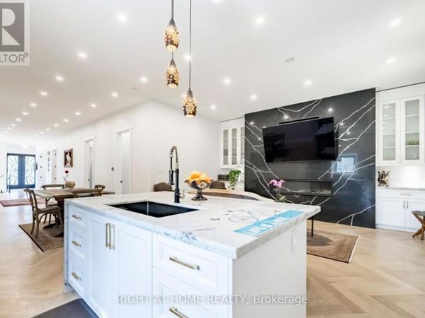 215 Bayview Avenue, Georgina (Keswick South), ON L4P2T3