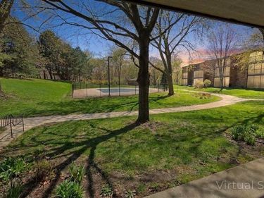 35 Nathan Lane N, Unit 114, Plymouth, MN 55441