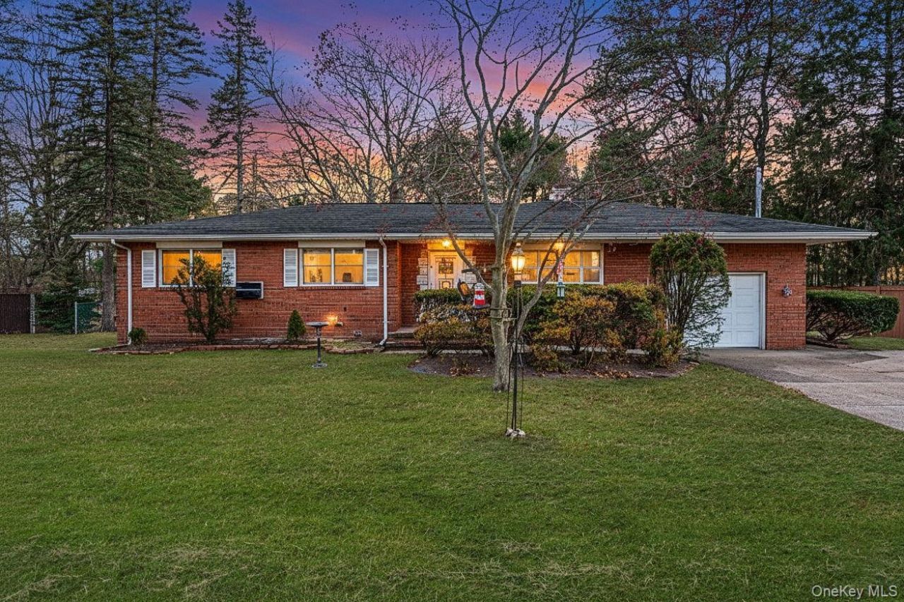 12 Babylon Street, Islip Terrace, NY 11752 Main Photo