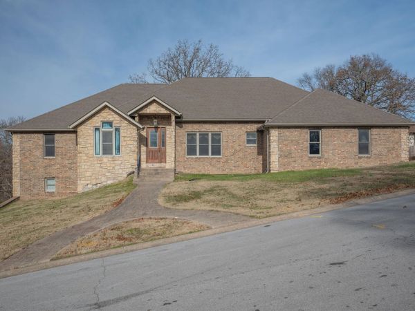 1026 Sherry Drive, Neosho, MO 64850