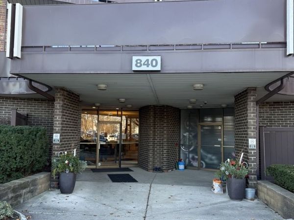 840 Wellington Avenue, Unit 115, Elk Grove Village, IL 60007