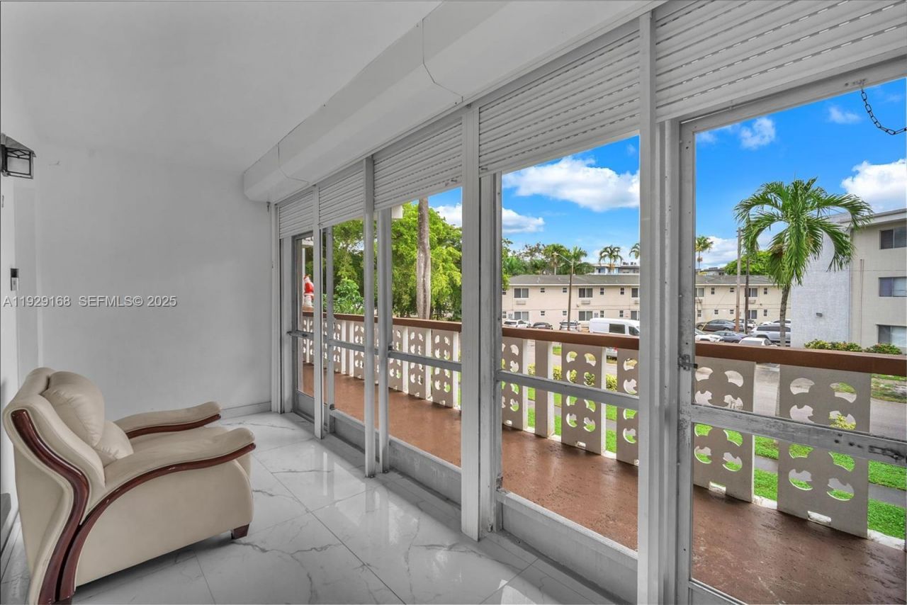 500 S Luna Ct, Unit 7, Hollywood, FL 33021 Photo