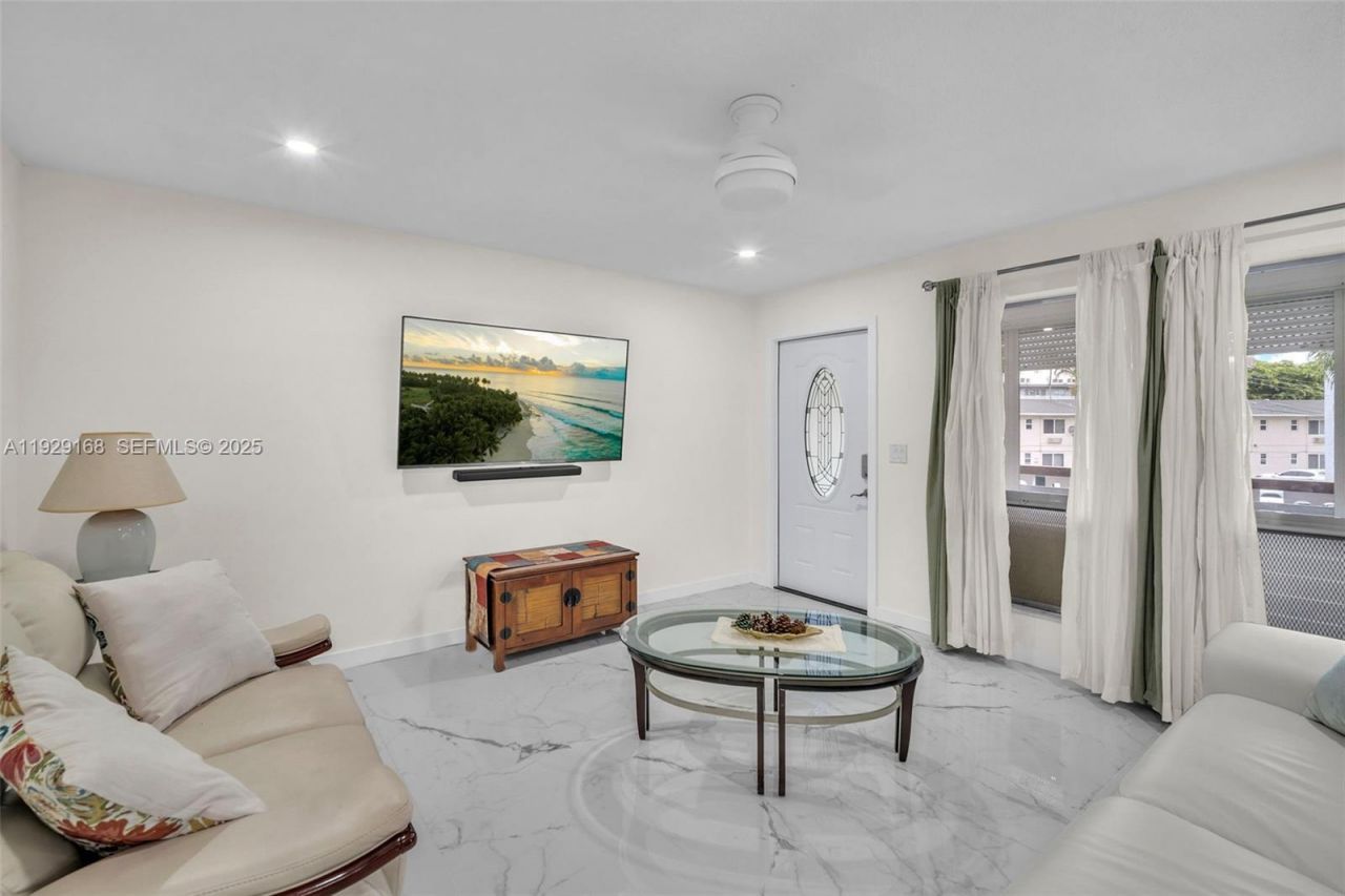 500 S Luna Ct, Unit 7, Hollywood, FL 33021 Photo